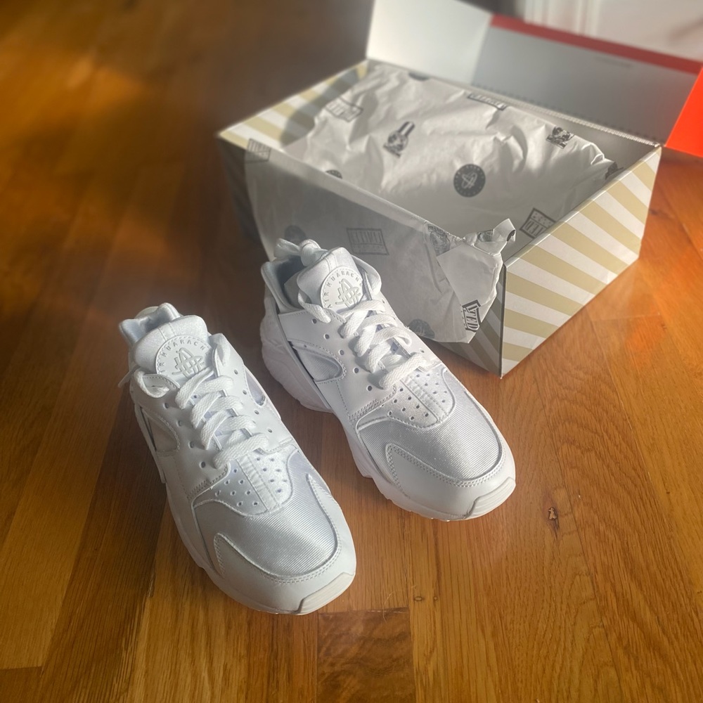 W Nike Air Huarache | White/Pure Platinum | size 9